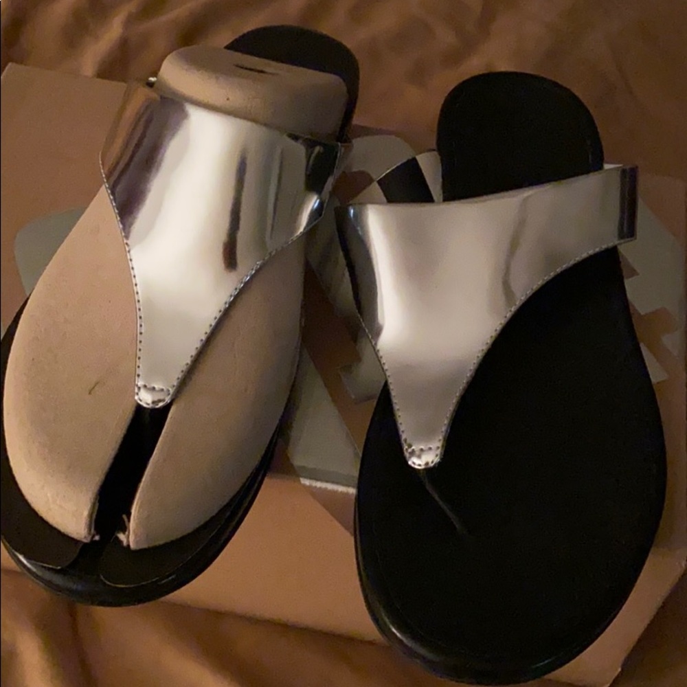 Sandals - Picture 2 of 4